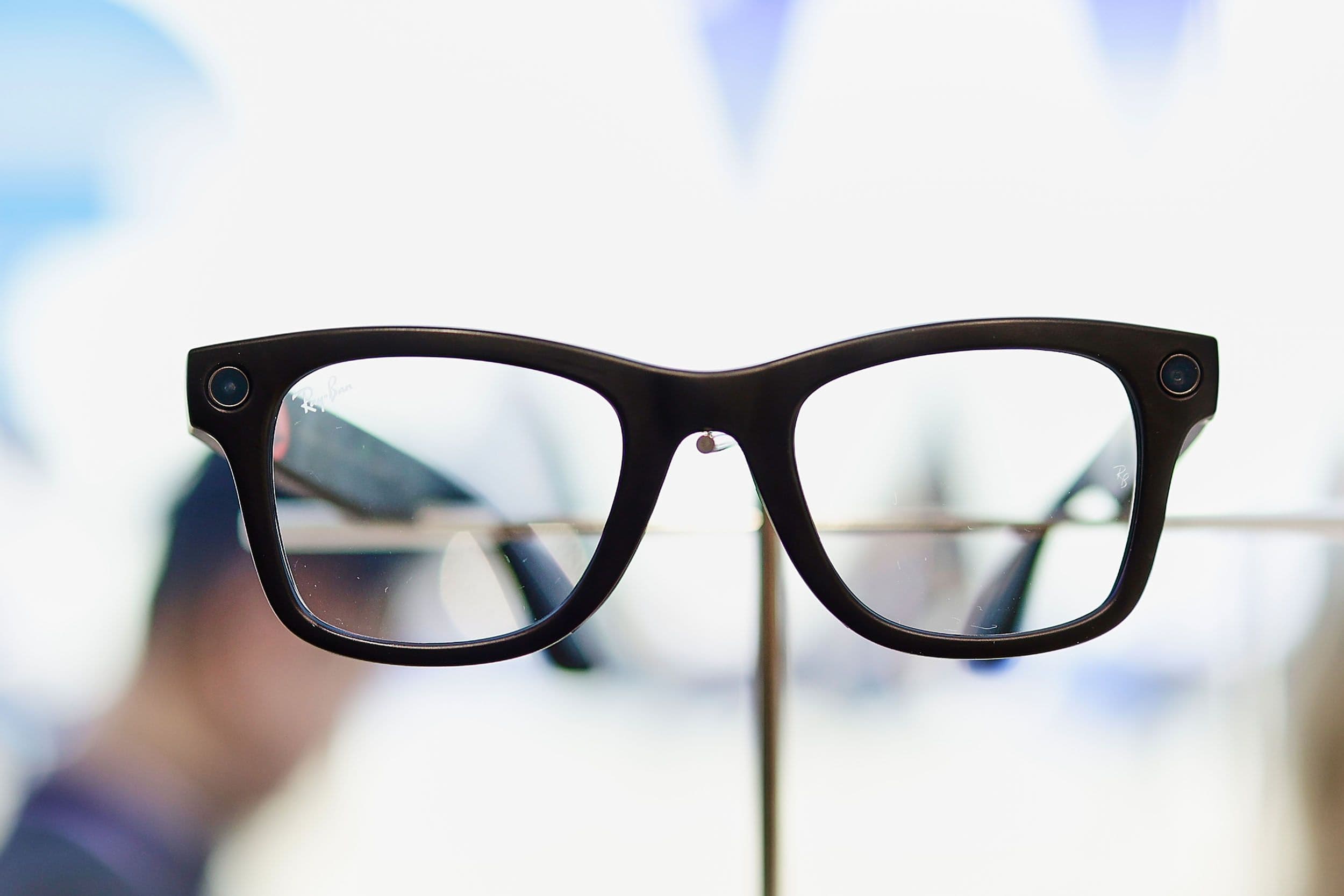 استنكار عالمي: نظارات التعرف على الوجه من ميتا تهدد سلامة الضحايا والمجتمعات المستضعفة!